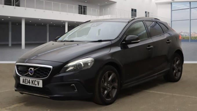 2025 Volvo V40 Cross Country