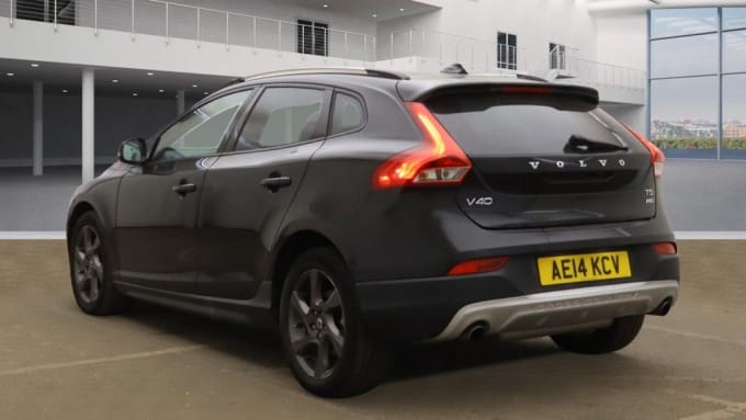 2025 Volvo V40 Cross Country