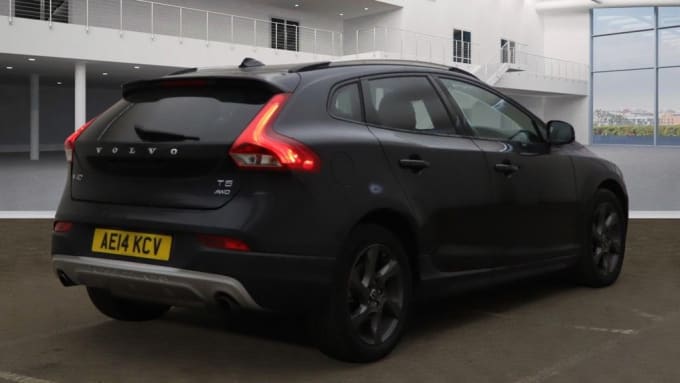 2025 Volvo V40 Cross Country