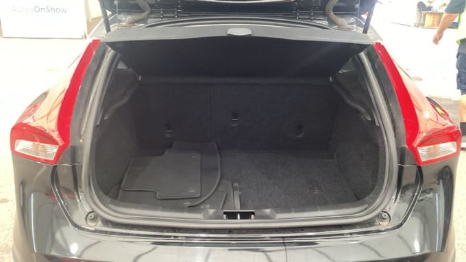 2025 Volvo V40 Cross Country