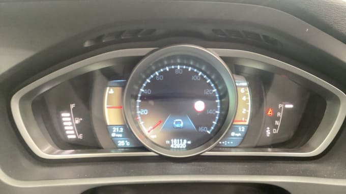 2025 Volvo V40 Cross Country
