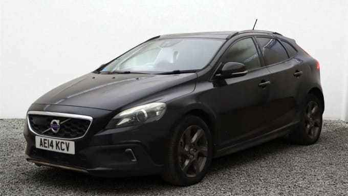 2025 Volvo V40 Cross Country