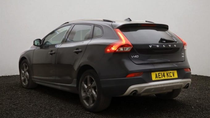 2025 Volvo V40 Cross Country