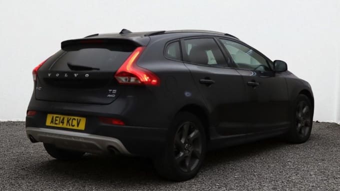 2025 Volvo V40 Cross Country