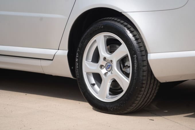 2025 Volvo V70