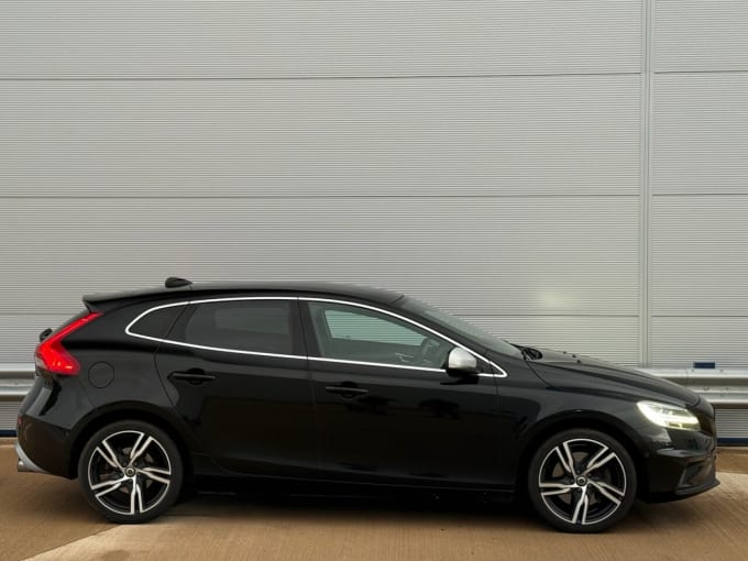 2017 Volvo V40