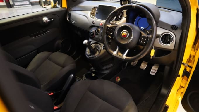 2025 Abarth 595