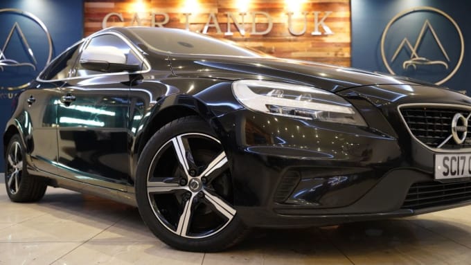 2025 Volvo V40