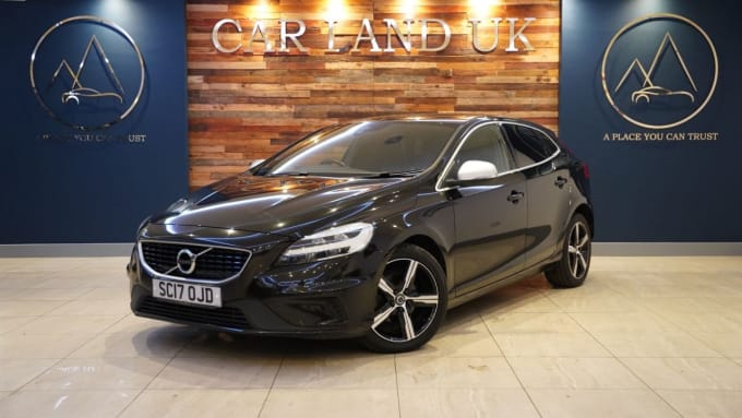 2025 Volvo V40