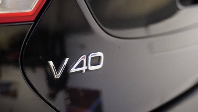 2025 Volvo V40