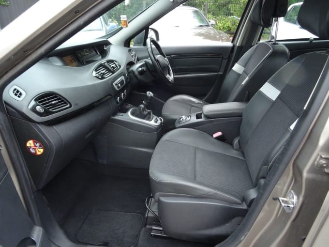 2025 Renault Scenic