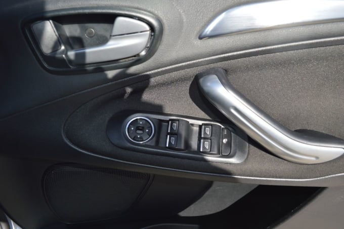 2025 Ford S-max
