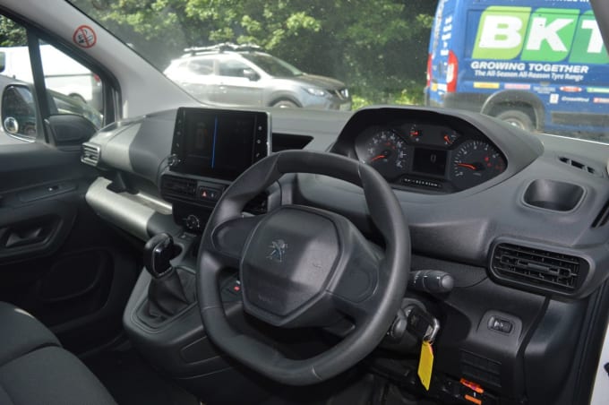 2025 Peugeot Partner