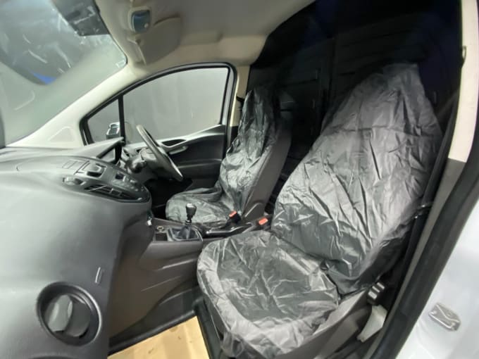 2025 Ford Transit Courier