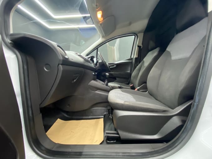 2025 Ford Transit Courier