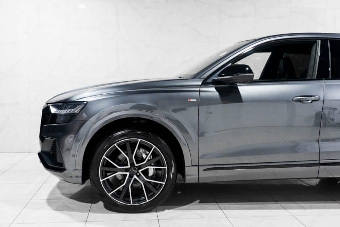 2025 Audi Q8