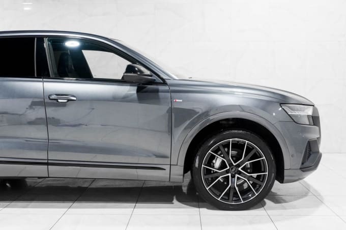 2025 Audi Q8