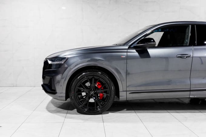 2025 Audi Q8