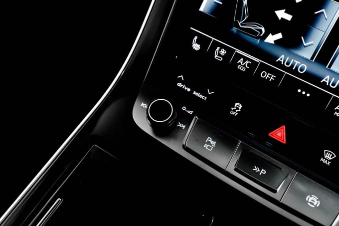2025 Audi Rsq8