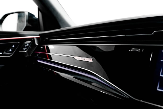2025 Audi Rsq8