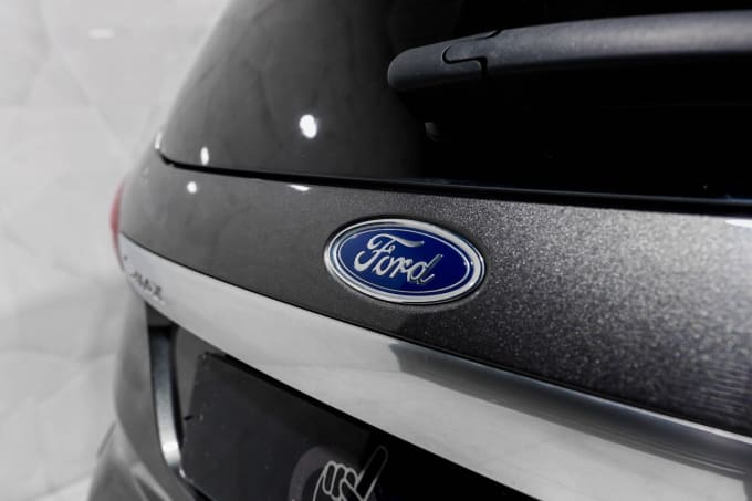 2025 Ford S-max