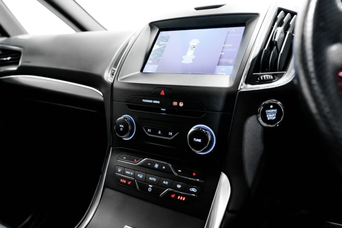 2025 Ford S-max