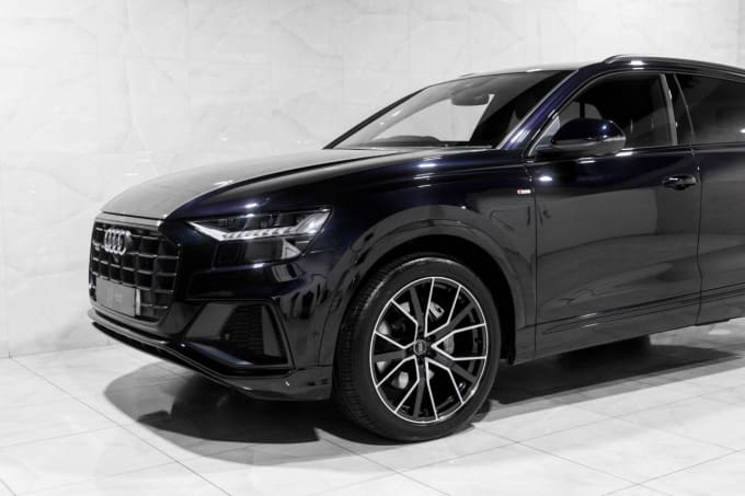 2025 Audi Q8