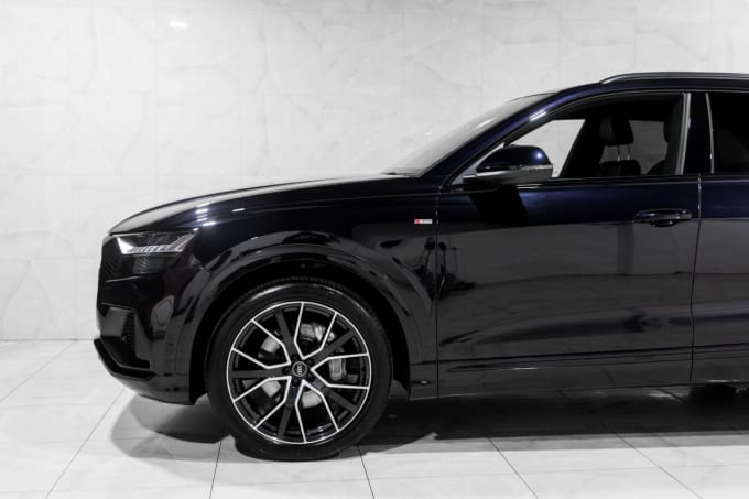 2025 Audi Q8