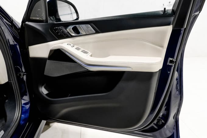 2025 BMW X7