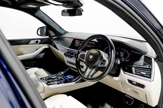 2025 BMW X7