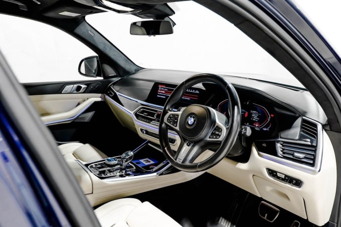 2025 BMW X7