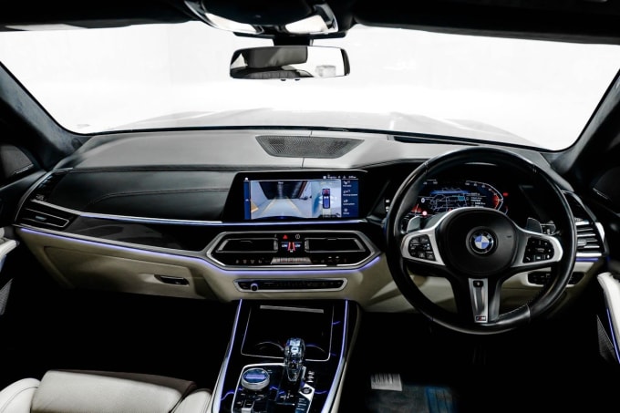 2025 BMW X7