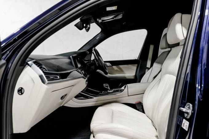 2025 BMW X7