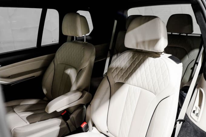 2025 BMW X7