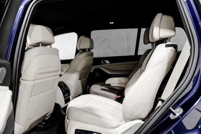 2025 BMW X7