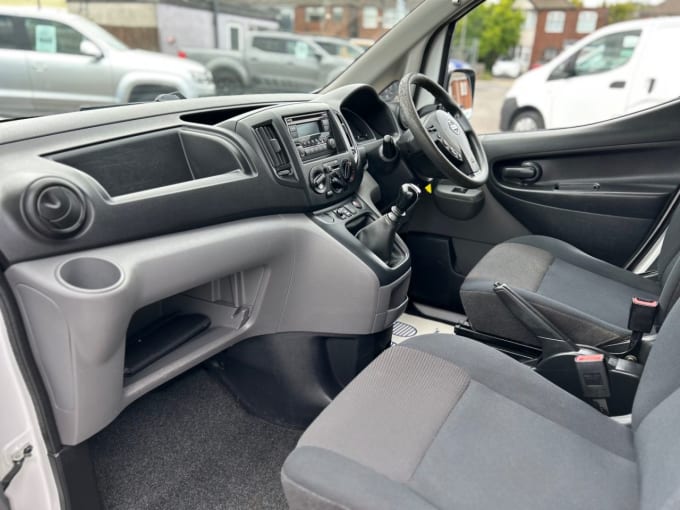 2025 Nissan Nv200