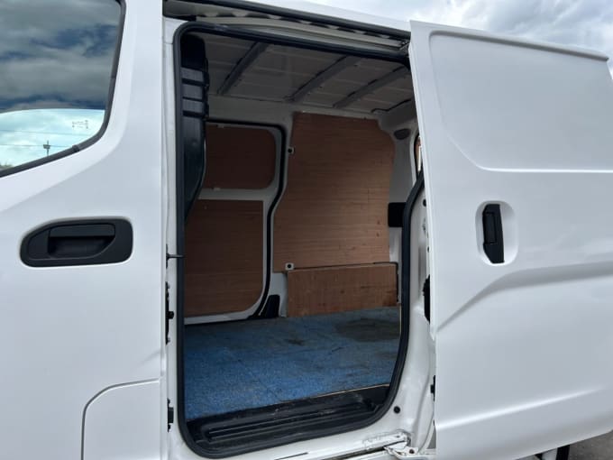 2025 Nissan Nv200