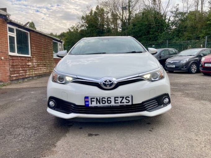 2025 Toyota Auris