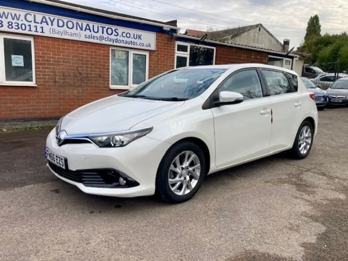2025 Toyota Auris
