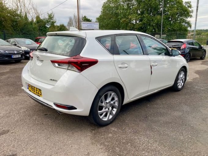 2025 Toyota Auris