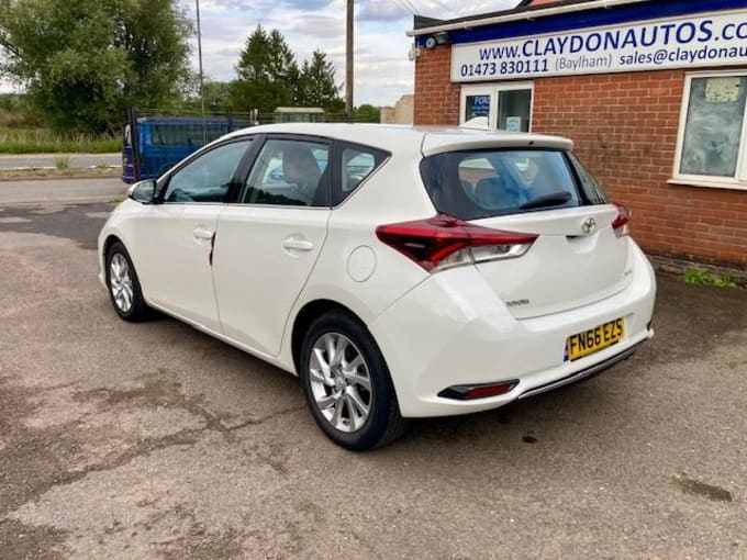 2025 Toyota Auris