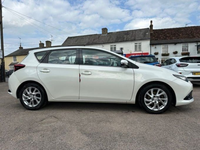 2025 Toyota Auris