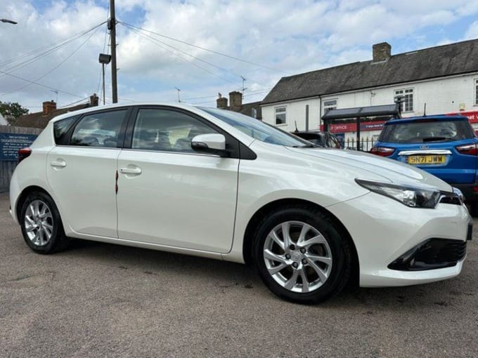 2025 Toyota Auris