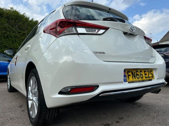 2025 Toyota Auris