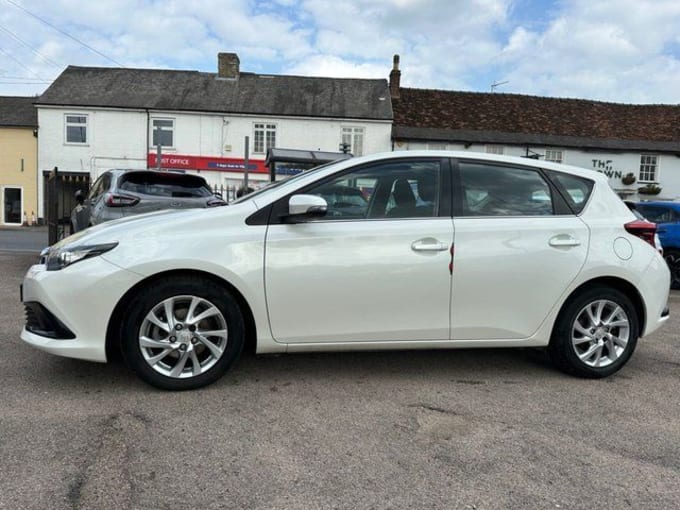 2025 Toyota Auris