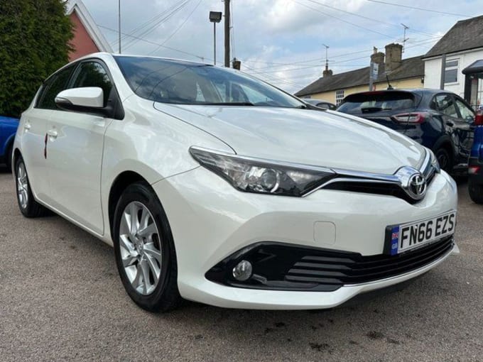 2025 Toyota Auris