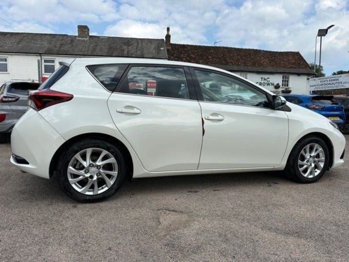 2025 Toyota Auris