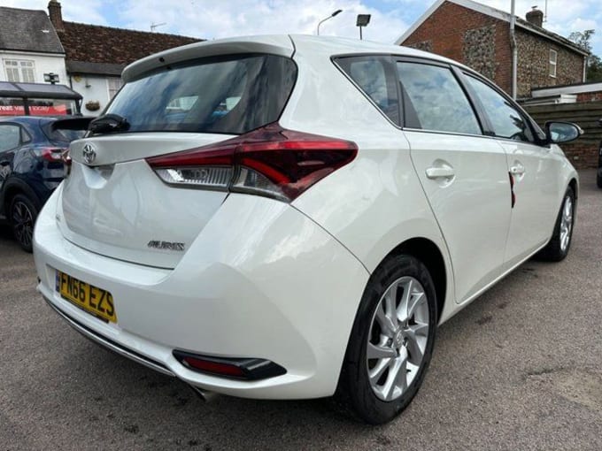 2025 Toyota Auris