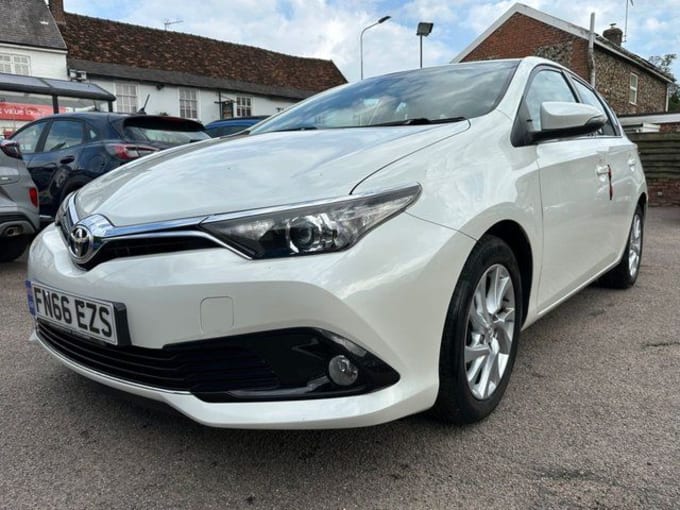 2025 Toyota Auris