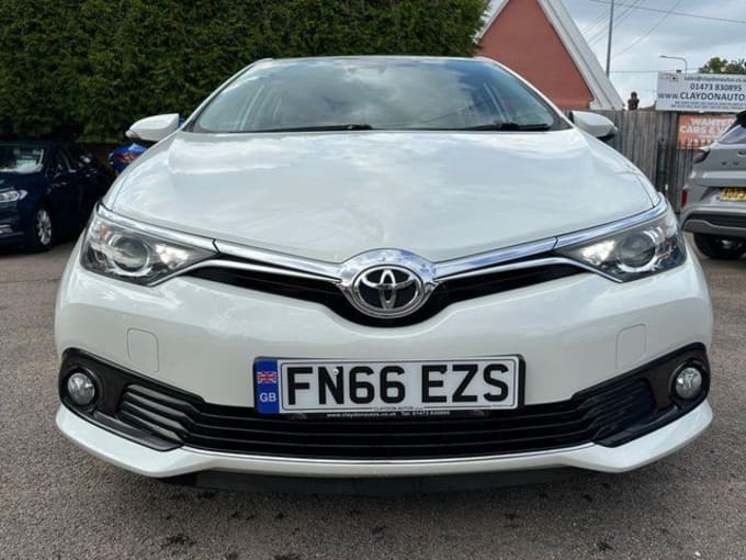 2025 Toyota Auris